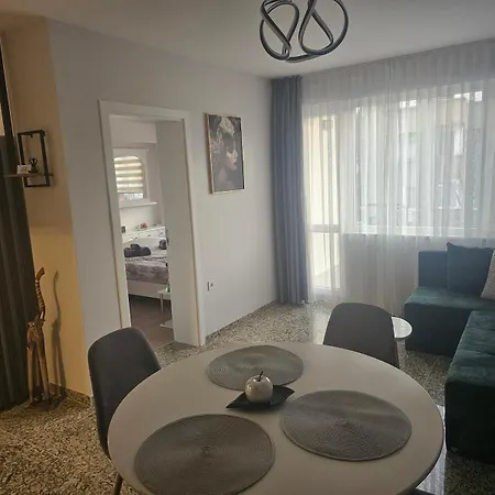 Luxury Old With Parking *