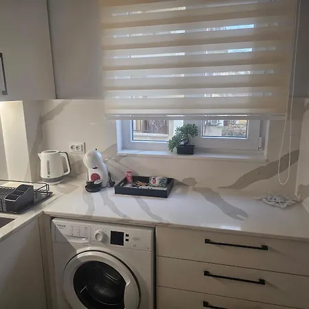 Luxury Old With Parking *