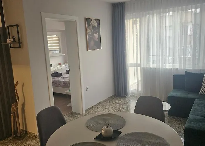 Luxury Old With Parking *